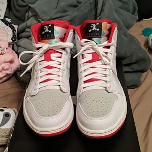 Jordan 1 mid 'Hares'